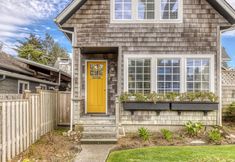 Others 3 Seaside Classic Cottage