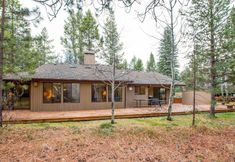 Others 2 Private Hot Tub and Cozy Decor - Charming Sunriver Retreat