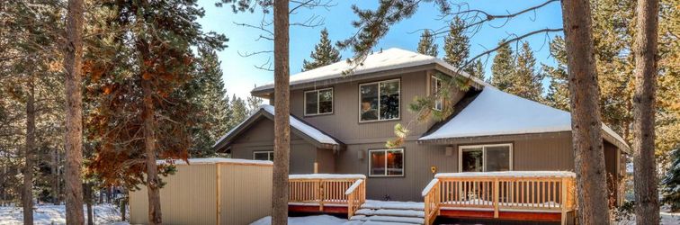 Others Lovely home near town with private hot tub, scenic deck, W/D, & chic decor