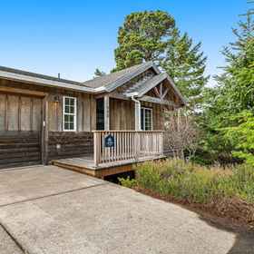 Hotel Exterior1Dog-friendly home with ocean views, deck, washer/dryer, grill, & fireplace,Oceanside Ocean Front Cabins飯店