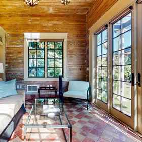 Others 1 Charming Queen Anne Studio w/ Serene Garden, 1 Block to Kerry Park, シアトル公共図書館 ホテル