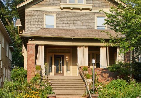 Others Charles on 11th - Beautifully Restored Historic Southside Home, Walkable, Perfect for Groups