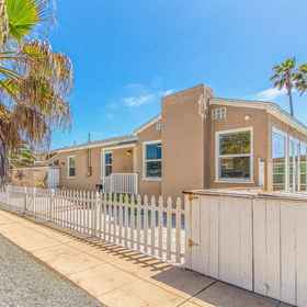 Logo1Oceanfront cottage with unobstructed views, kitchen, & deck - steps to the water,圣地牙哥县飯店
