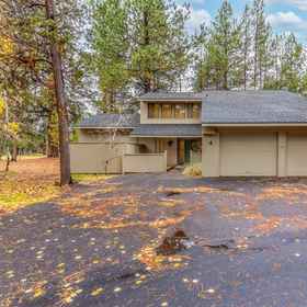 Hotel Exterior 1 Stunning Retreat - Private Hot Tub, Foosball, Free WiFi, Deschutes County Hotels