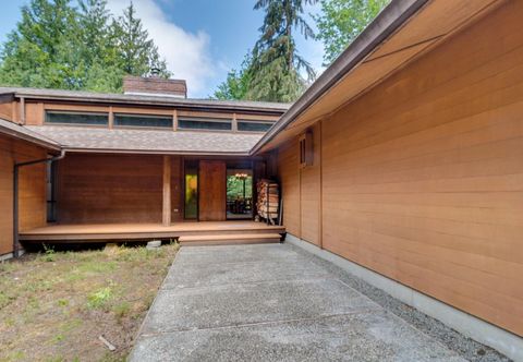 Lain-lain Sleeping Raven Woodland Retreat