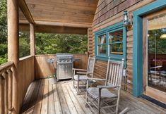 Others 3 Cozy Log Cabin with Hot Tub and Deck - Charming Mountain Retreat