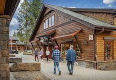 Others 3 Private Hot Tub and Scenic Outdoor Space - Charming Inviting Retreat