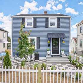 Hotel Exterior1Cozy Backyard with Fire Pit and Sunset Deck - Charming Retreat,诺伊伯格艺术博物馆飯店