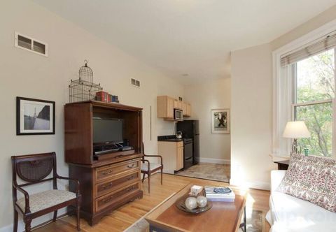 其他 Light-Filled Victorian with Modern Amenities - Charming Escape