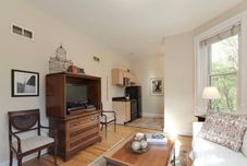 其他 Light-Filled Victorian with Modern Amenities - Charming Escape