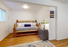 Others 7 Split-level home with 2 fireplaces & backyard - near downtown & Lake Whatcom