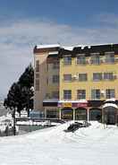 Hotel Exterior Ishiuchi Ski Center