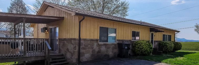 Lain-lain Wonderful getaway with hot tub, fast WiFi, & washer/dryer