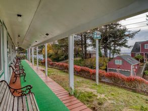 其他 4 Partial Ocean Views and Cozy Sitting Area - Charming Coastal Escape