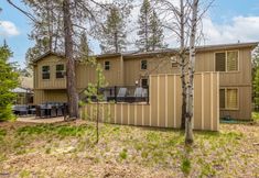 Others 4 Spacious Home with Hot Tub and Game Room - Inviting Lodge Retreat