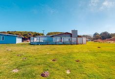 기타 6 Dog-friendly oceanfront beach home w/ private hot tub and stunning ocean views