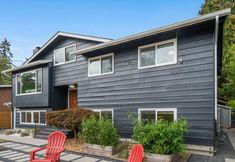 Lain-lain 3 Spacious Dining, Cozy Living, and Large Deck - Stylish Family Haven