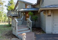 Others 3 Cozy Living Space and Private Hot Tub - Bright Inviting Haven