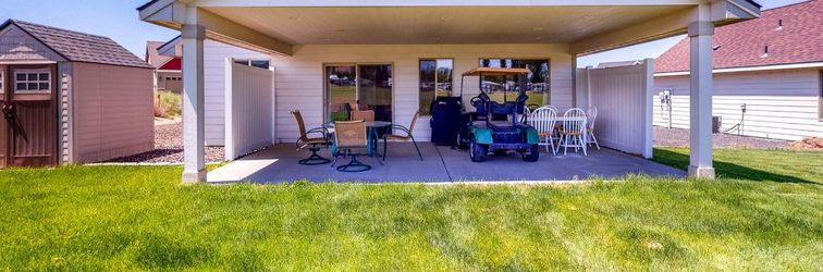 其他 Golf course getaway on 5th hole, across from Potholes State Park - dog-friendly