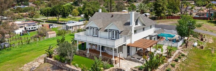 Others Hawthorn Estate: Scenic Hilltop Retreat for Large Families & Group Celebrations