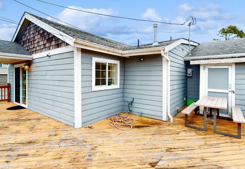 Others Charming Seaside home w/ a private hot tub & easy beach access