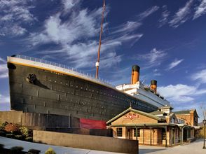 Others 4 Private Hot Tub and Seasonal Pool Access - Cozy Charming Retreat