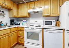 Lain-lain 4 River Place Condo | Pool & Parkway Locale | Mountain & River-View Balcony