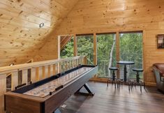 Lain-lain 3 On Blackbeary Hill: A cozy 3-BR cabin perfect for a getaway in an enchanting forest setting.