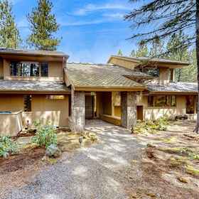 Logo1Hilltop Haven,德舒特斯县飯店