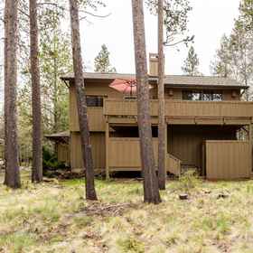 Hotel Exterior 1 Cozy Wood Fireplace and Private Hot Tub - Inviting Retreat, Hotel Lava Lands Visitor Center