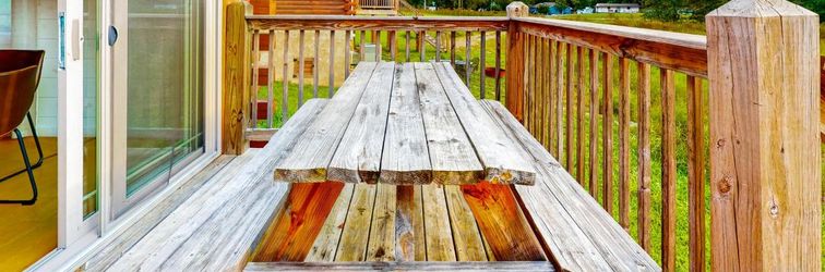 Others Downtown cabin with private hot tub, 2 decks, fireplace, grill, streaming, & AC