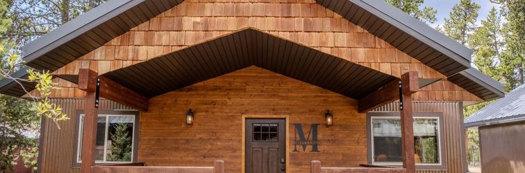 Others Rustic Cabin with Full Kitchen and Deck - Charming Yellowstone Retreat