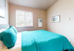 기타 5 Dog-friendly condo with river views, private W/D, full kitchen, & great location