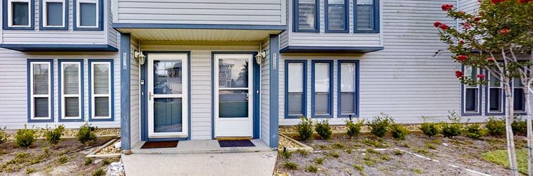 其他 Two-story condo with pool, tennis & patio - 2 short blocks to the beach