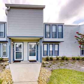 Hotel Exterior 1 Two-story condo with pool, tennis & patio - 2 short blocks to the beach, Nassau County Hotels