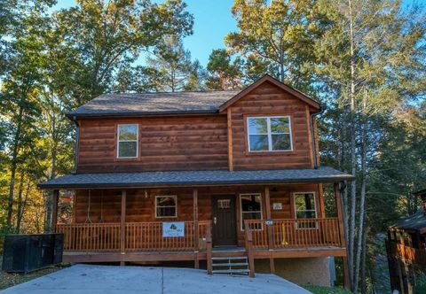 Others Inviting Retreat - Game Room, Hot Tub & Outdoor Space