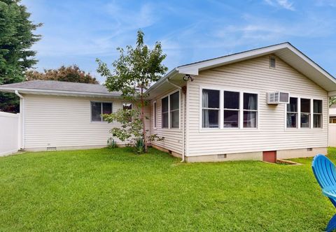 อื่นๆ Midway Estates dog-friendly house with central AC & patio - close to the beach