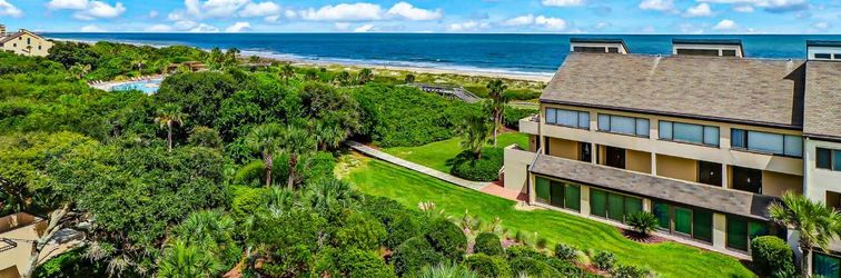 其他 Renovated 3rd-floor condo with oceanfront balcony, AC & outdoor pool