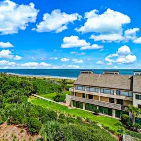 Logo 1 Renovated 3rd-floor condo with oceanfront balcony, AC & outdoor pool, Hotel Nassau County