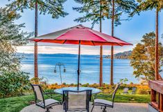 其他 3 Water-view dog-friendly home with Squamish Harbor view & beach access