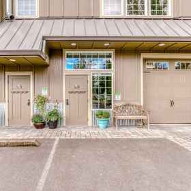 Hotel Exterior 1 Beautifully-updated, ground floor studio with a kitchenette, & free WiFi, Evergreen Aviation & Space Museum Hotels