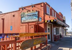 其他 6 Steps from Beach with Modern Amenities - Cozy Coastal Escape