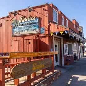 Hotel Exterior1Spacious Deck with Peek-a-Boo Water Views - Exquisite Coastal Haven,文图拉县飯店
