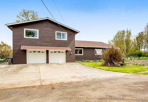 Others Soundfront home with WiFi, washer/dryer, central AC, and enclosed yard