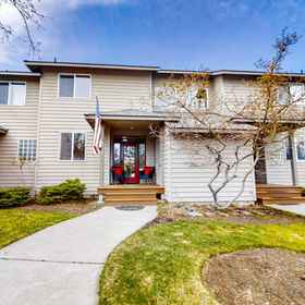 Hotel Exterior 1 Fairway view townhome with private hot tub, grill, pool, & golf - dogs welcome, Deschutes County Hotels