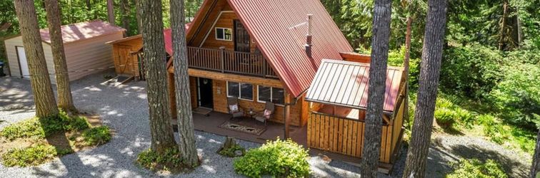 Others Covered Hot Tub, Fire Pit and Community Lake - Serene Rustic Retreat