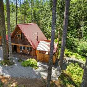 Hotel Exterior1Covered Hot Tub, Fire Pit and Community Lake - Serene Rustic Retreat,刘易斯县飯店