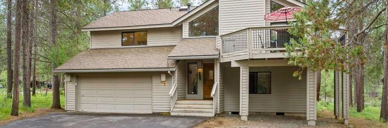 Others Spacious Living, Hot Tub and Scenic Balconies - Elegant Retreat