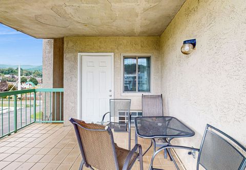 Khác 2 All-Suite Condos | On-Site Pool | River-View Balconies | 1 Block to Parkway