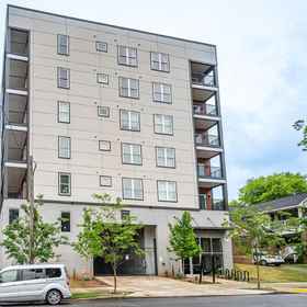 Hotel Exterior 1 Stylish Interiors with Full Kitchen and Coffee Amenities - Charming Cozy Retreat, Hotel Peachtree Center